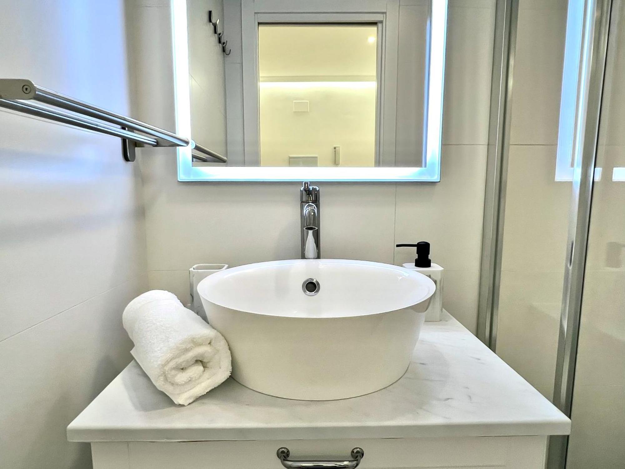 Apartment In The Heart Of Madrid-Piso En Malasana ภายนอก รูปภาพ