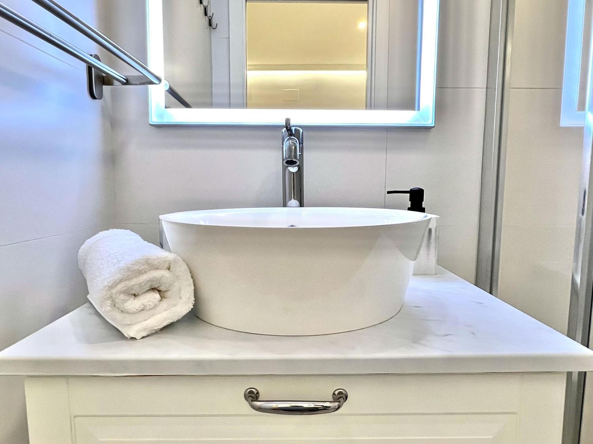 Apartment In The Heart Of Madrid-Piso En Malasana ภายนอก รูปภาพ