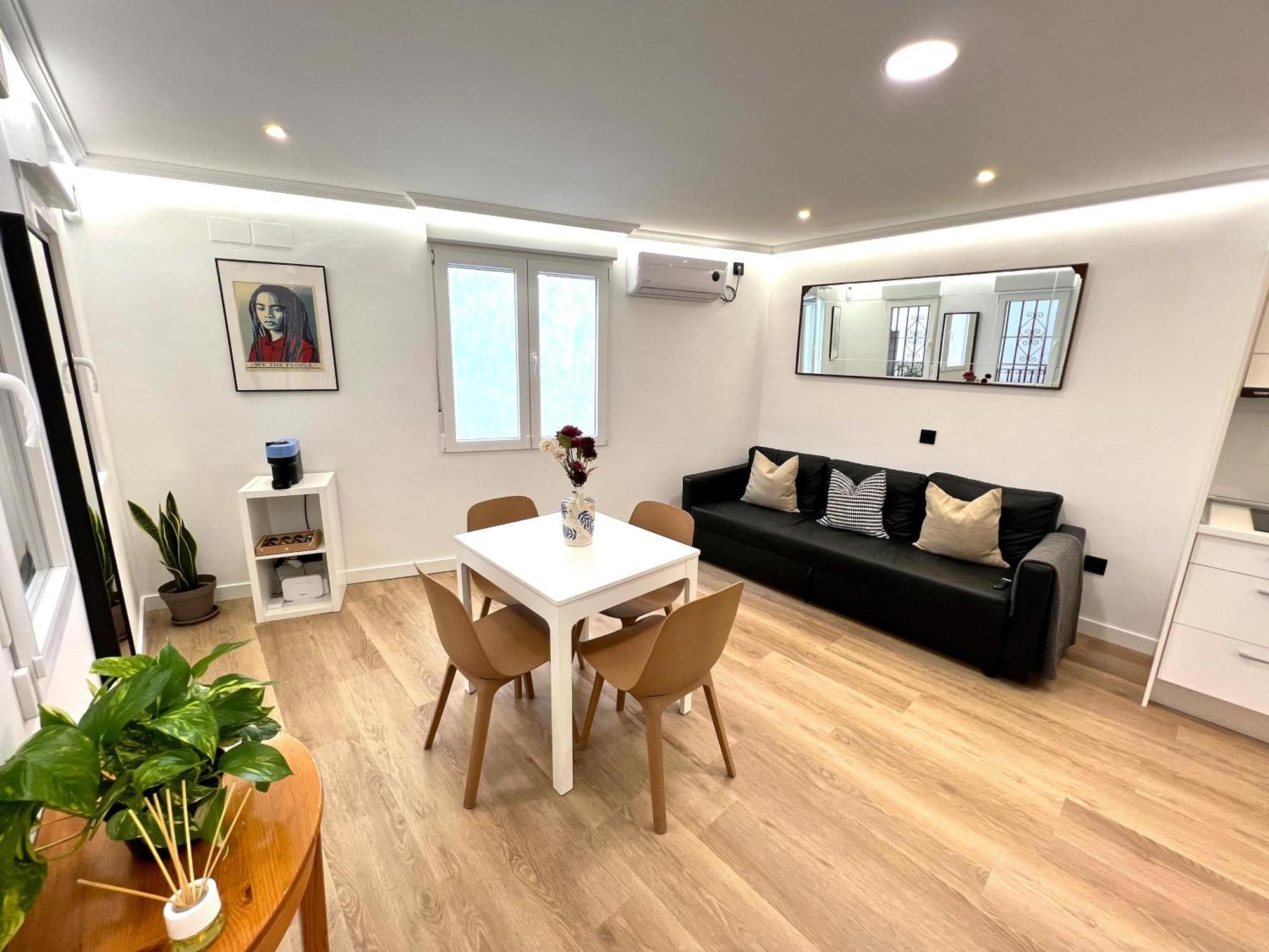 Apartment In The Heart Of Madrid-Piso En Malasana ภายนอก รูปภาพ